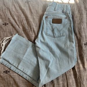 Light wash Wrangler cowboy-cut jeans!